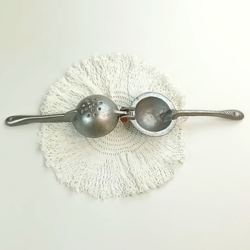 Vintage Die Cast Aluminum Lemon+Lime Hand Juicer/Squeezer/Press - Picture 3 of 10
